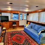 Don Maximo Yacht Hotel na wodzie *