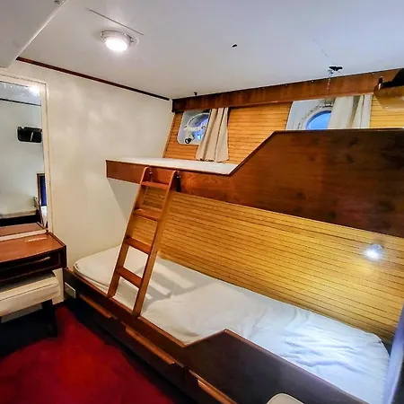 Don Maximo Hotel en barco Vigo