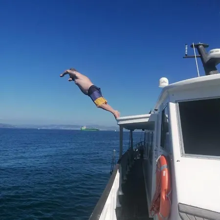 Don Maximo Yacht Hotel en barco Vigo