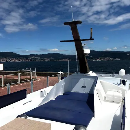 Don Maximo Yacht ספינת מלון ויגו