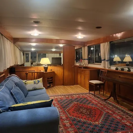 ספינת מלון Don Maximo Yacht ויגו