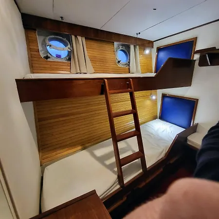 Hotel en barco Don Maximo Vigo