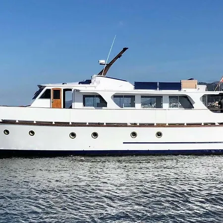 Hotel en barco Don Maximo Yacht