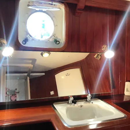 ספינת מלון Don Maximo Yacht ויגו