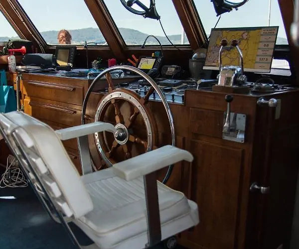 Don Maximo Yacht ספינת מלון *