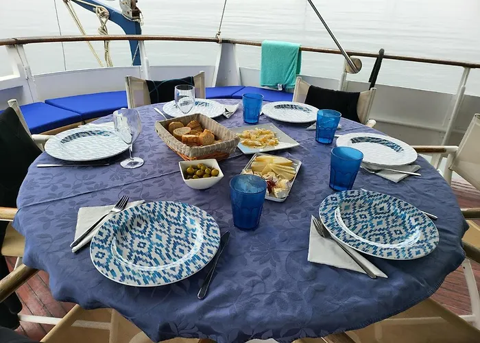 ספינת מלון Don Maximo Yacht ויגו