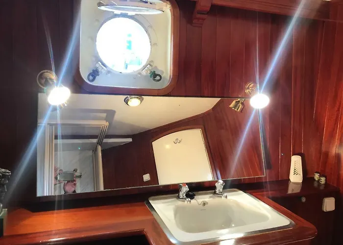 ספינת מלון Don Maximo Yacht ויגו